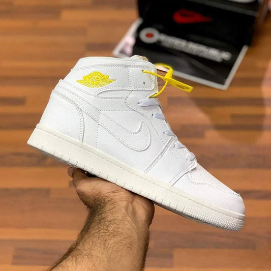 Classic White sneakers - Urban Muse