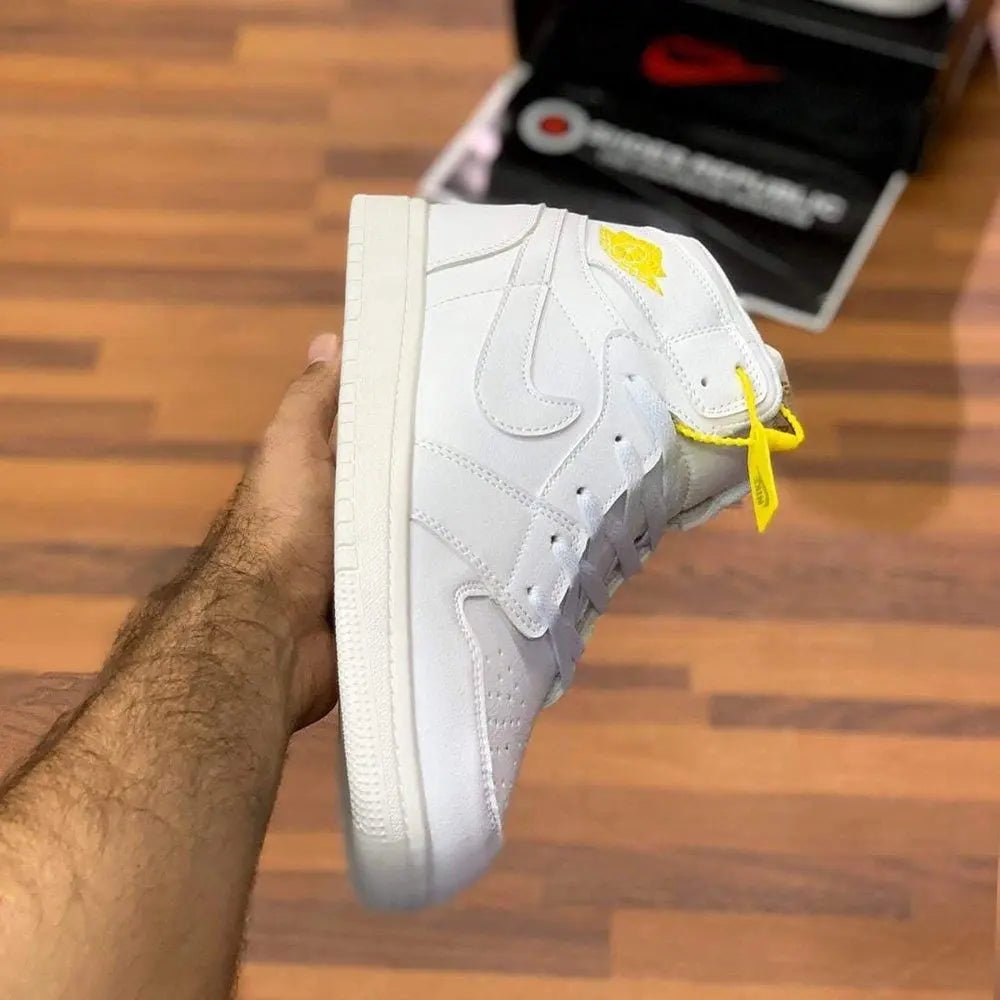 Classic White sneakers - Urban Muse